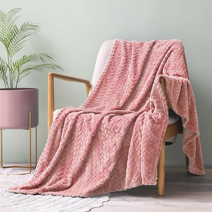 Exclusivo Mezcla Flannel Fleece Throw Blanket – 130x170 cm Soft Lightweight Sofa Blanket with Jacquard Leaf Print, Pink – Cozy Microfiber Plaid for Couch, Bed, Travel & All Seasons